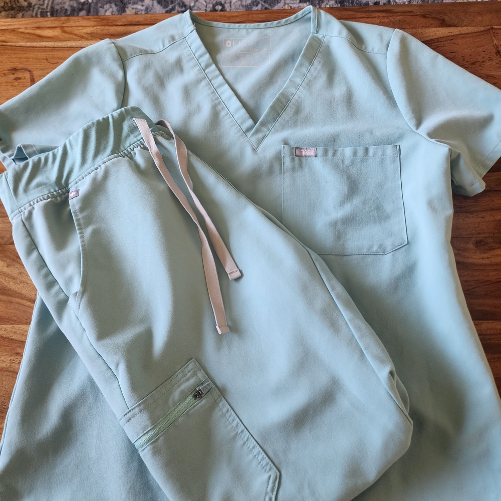 Figs Scrubs Ser Size M Top And M/P Bottom.  Color Mint Green.